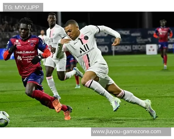 西甲激战巴黎圣日耳曼6比2莱比锡补时争议进球引发全场狂欢