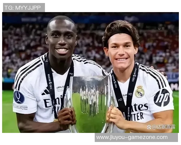 德甲激战：皇马轻取曼联红牌争议引发全场热议与点评