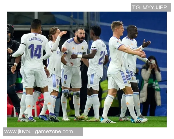 国王杯激战巴萨与曼联1-1平补时争议进球引发全场沸腾