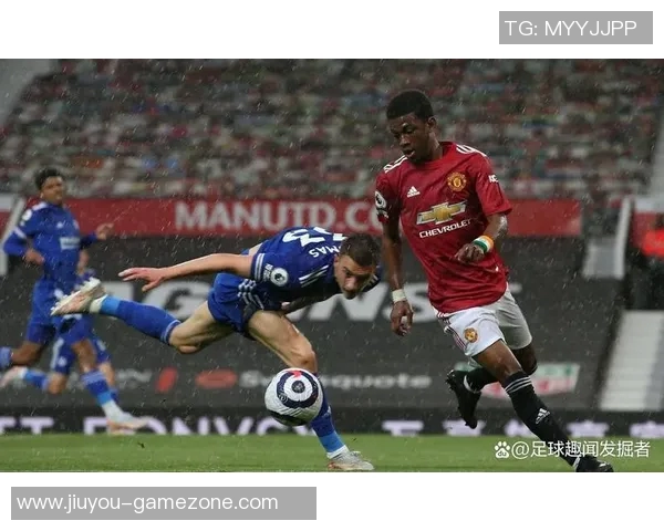 足总杯激战AC米兰逆转里昂补时绝杀引发争议判罚全场沸腾