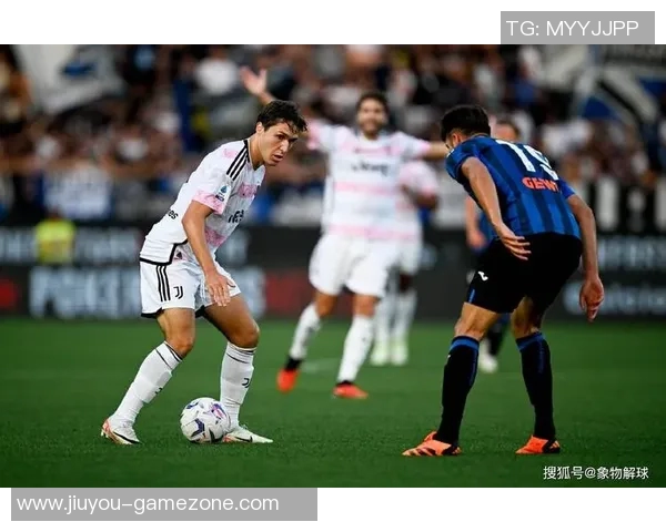 西甲激战：拜仁逆转尤文红牌事件引发全场热议与争议