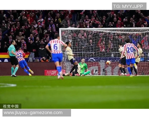 中超精彩对决AC米兰大胜巴萨4-0补时进球点燃全场激情